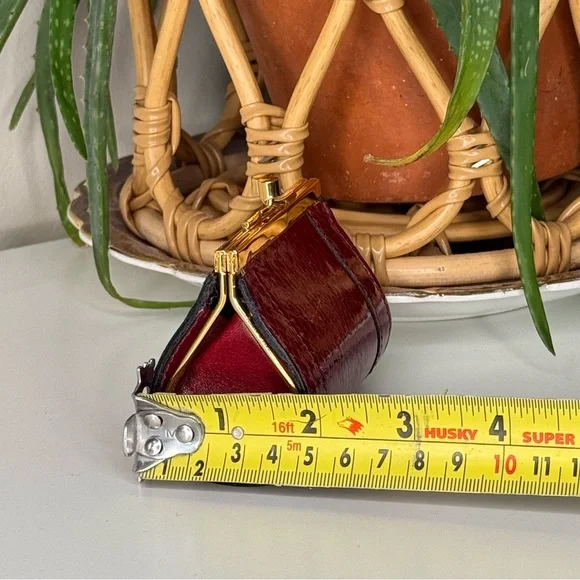 Vintage 1960s Red Snakeskin Kiss Lock Coin Purse Mini Barrel Wallet Gold Frame - Picture 9 of 9